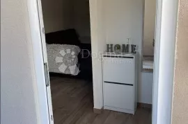 PRILIKA! Apartman Novi Vinodolski 50m od mora, Novi Vinodolski, Apartamento