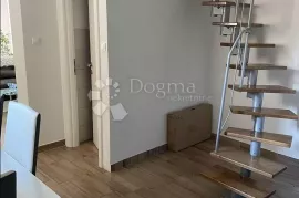 PRILIKA! Apartman Novi Vinodolski 50m od mora, Novi Vinodolski, Apartamento