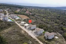 Parcela sa građevinskom dozvolom i plaćenim komunalijama, Labin, Tierra