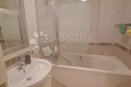 ODLIČAN STAN S POGLEDOM NA MORE, Kastav, Appartement