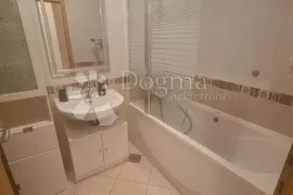 ODLIČAN STAN S POGLEDOM NA MORE, Kastav, Appartment