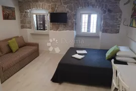 GARSONIJERA NA VEŽICI!, Rijeka, Appartement