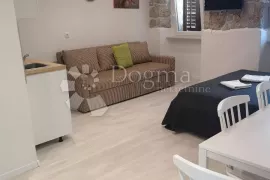 GARSONIJERA NA VEŽICI!, Rijeka, Appartement