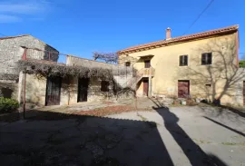 Svetvinčenat, kamena kuća na prostranom imanju, Svetvinčenat, Casa