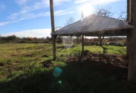 Svetvinčenat, kamena kuća na prostranom imanju, Svetvinčenat, Ev