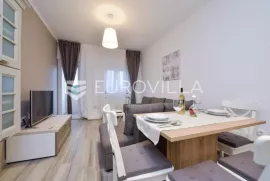 Zadar, Kruševo, jednosoban stan za najam prvi red do mora s bazenom, Obrovac, Apartamento