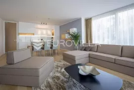 Opatija, Punta Kolova, luksuzan stan s bazenom NKP 84 m2, Opatija, Daire