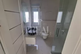 Izvrsna prilika, stan u prizemlju s bazenom, Kaštel Novi Rudine!!, Kaštela, Appartement