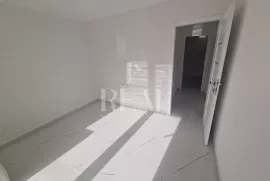 Izvrsna prilika, stan u prizemlju s bazenom, Kaštel Novi Rudine!!, Kaštela, Appartement