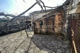 Istra, Grožnjan, okolica - autohtona istarska kamena kuća sa 60 000 m2 zemljišta, Grožnjan, House