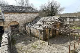 Istra, Grožnjan, okolica - autohtona istarska kamena kuća sa 60 000 m2 zemljišta, Grožnjan, House