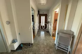 Malinska, stan 63 m² u blizini centra, Malinska-Dubašnica, Kвартира