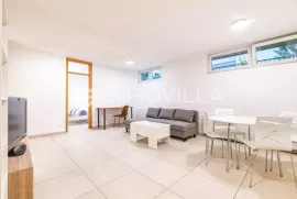 Zagreb, Jarun funkcionalan trosoban stan u suterenu 65m2, Zagreb, Apartamento