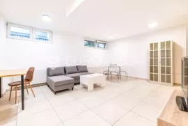 Zagreb, Jarun funkcionalan trosoban stan u suterenu 65m2, Zagreb, Apartamento