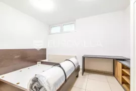 Zagreb, Jarun funkcionalan trosoban stan u suterenu 65m2, Zagreb, Apartamento