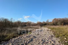 GRAĐEVINSKO ZEMLJIŠTE STAMBENE NAMJENE NA MIRNOJ LOKACIJI, Svetvinčenat, Terreno