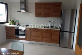 Istra, Rovinj, najam stana s jednom spavaćom sobom NKP 58,25m2 na 3. katu stambene zgrade, Rovinj, Kвартира