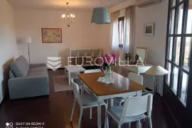 Istra, Rovinj, najam stana s jednom spavaćom sobom NKP 58,25m2 na 3. katu stambene zgrade, Rovinj, Kвартира