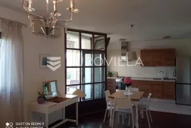 Istra, Rovinj, najam stana s jednom spavaćom sobom NKP 58,25m2 na 3. katu stambene zgrade, Rovinj, Kвартира