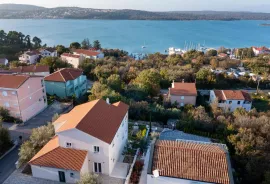 Otok Krk, Klimno - Obiteljska kuća s panoramskim pogledom na more, Dobrinj, Ev