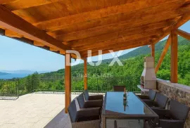 OPATIJA, MOŠĆENICE - Vila na osami, 240m2 s pogledom na more, Mošćenička Draga, Kuća