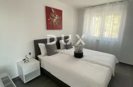 ŠIBENIK, VODICE – PRILIKA! Novoizgrađena dvojna kuća s bazenom!, Vodice, Casa