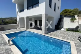 ŠIBENIK, VODICE – PRILIKA! Novoizgrađena dvojna kuća s bazenom!, Vodice, House