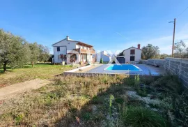 ISTRA, MARČANA - Kuća s 2 stana i bazenom na prostranoj okućnici, Marčana, House