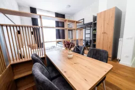 Apartman sa parkingom i skijašnicom, Bjelašnica, Trnovo, شقة