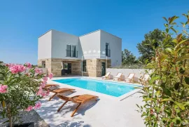 Nin - novogradnja, villa sa bazenom i saunom! 570000€, Nin, بيت