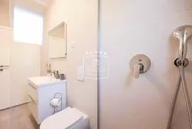 Nin - novogradnja, villa sa bazenom i saunom! 570000€, Nin, بيت