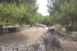 Građevinsko zemljište na otoku Prviću, Vodice, Terreno