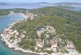 Građevinsko zemljište na otoku Prviću, Vodice, Terreno