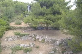 Građevinsko zemljište na otoku Prviću, Vodice, Terreno