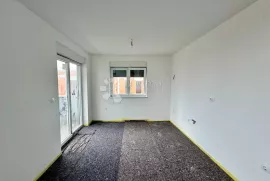 PREKRASAN STAN NA 200M OD MORA!, Fažana, Wohnung