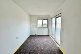 PREKRASAN STAN NA 200M OD MORA!, Fažana, Wohnung