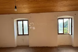 Pula, Muntić, Kuća 90m2 + novoadaptirani stan 31m2, Ližnjan, Casa