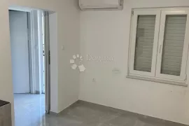 Pula, Muntić, Kuća 90m2 + novoadaptirani stan 31m2, Ližnjan, Maison