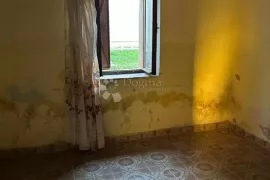 Pula, Muntić, Kuća 90m2 + novoadaptirani stan 31m2, Ližnjan, Haus