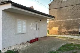 Pula, Muntić, Kuća 90m2 + novoadaptirani stan 31m2, Ližnjan, Maison