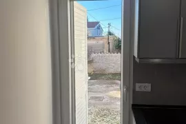 Pula, Muntić, Kuća 90m2 + novoadaptirani stan 31m2, Ližnjan, Casa