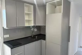 Pula, Muntić, Kuća 90m2 + novoadaptirani stan 31m2, Ližnjan, Haus