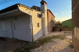 Pula, Muntić, Kuća 90m2 + novoadaptirani stan 31m2, Ližnjan, Haus