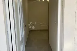 Pula, Muntić, Kuća 90m2 + novoadaptirani stan 31m2, Ližnjan, Maison