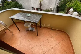 Ugodan stan s dva balkona i parkingom, na mirnoj lokaciji !, Opatija - Okolica, Apartamento