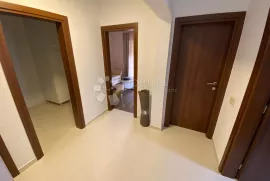 Ugodan stan s dva balkona i parkingom, na mirnoj lokaciji !, Opatija - Okolica, Apartamento