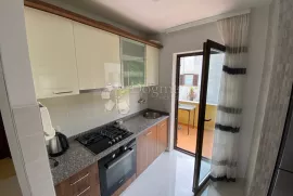 Ugodan stan s dva balkona i parkingom, na mirnoj lokaciji !, Opatija - Okolica, Apartamento