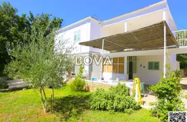 Kuća 153 m2 – Vrsi *Dva objekta* (ID-2497/C), Nin, Casa