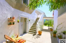 Kuća 153 m2 – Vrsi *Dva objekta* (ID-2497/C), Nin, Casa