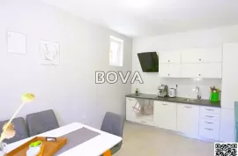 Kuća 153 m2 – Vrsi *Dva objekta* (ID-2497/C), Nin, Casa